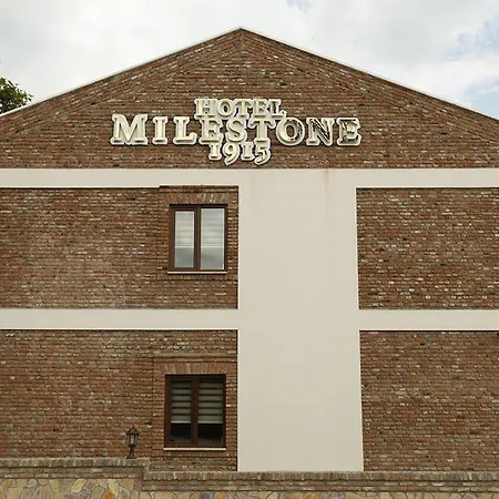 Milestone1915 Отель *